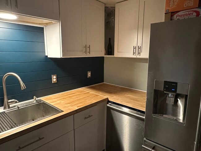 New dishwasher - 175 Rosslyn Ave