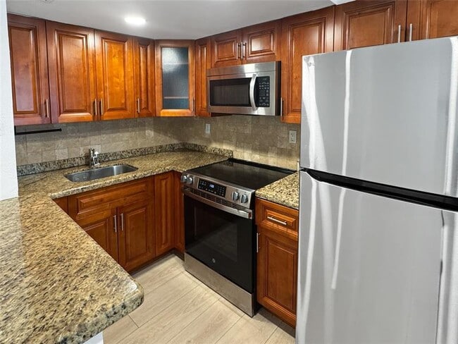 Building Photo - 417 NE 17th Ave