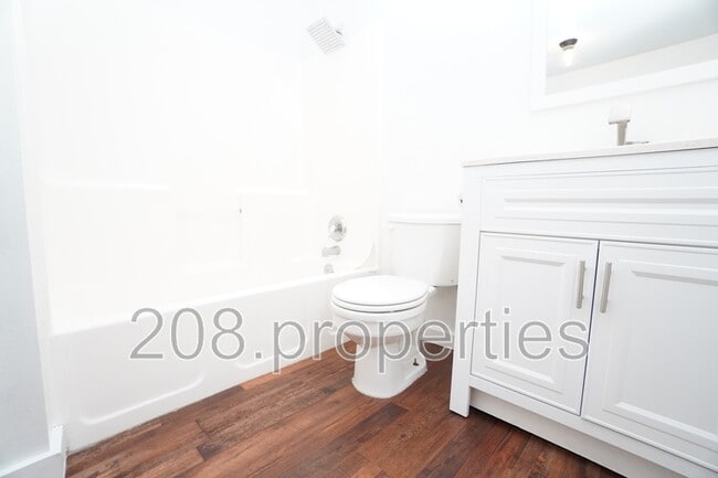 Building Photo - 1615 N 7th St