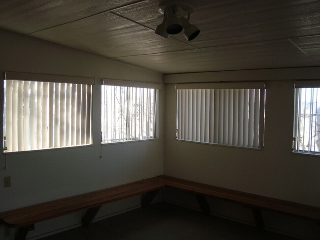 Building Photo - Refrig A/C 3bed/2bath!