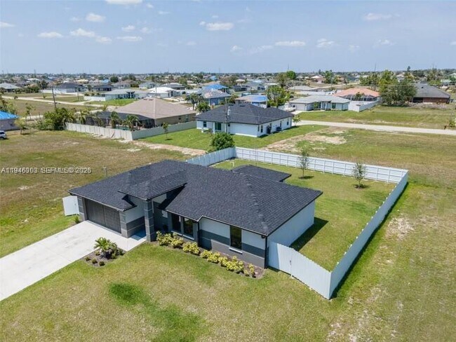 Building Photo - 1302 NE 2nd Pl