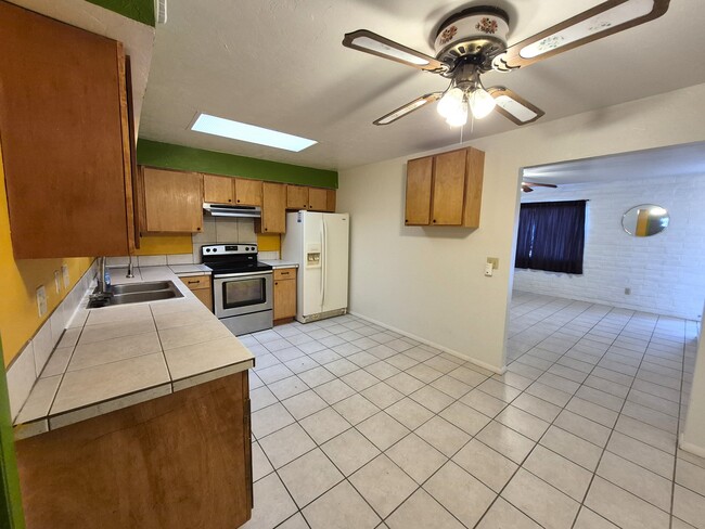 Building Photo - 6566 E Hawk Dr