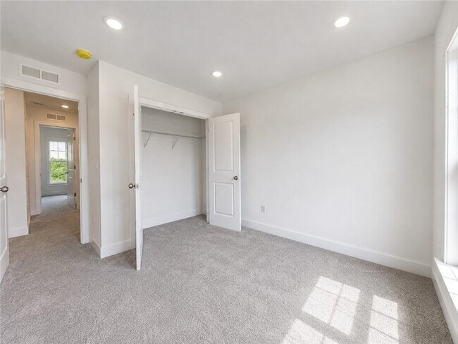 Building Photo - 307 Palisade Wy