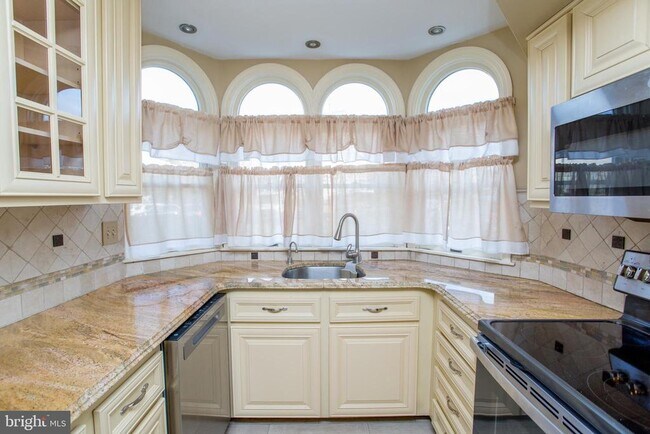 Building Photo - 1529 Margaret Ct