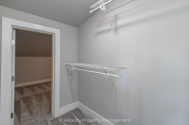 Building Photo - Stunning Home in Eagle Crest Resort Commun...