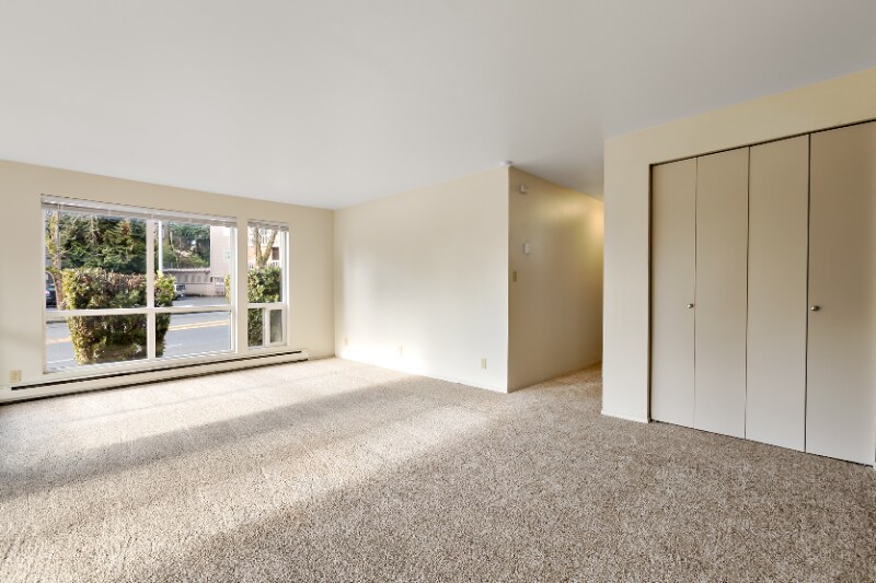 Building Photo - 12520 Roosevelt Way NE