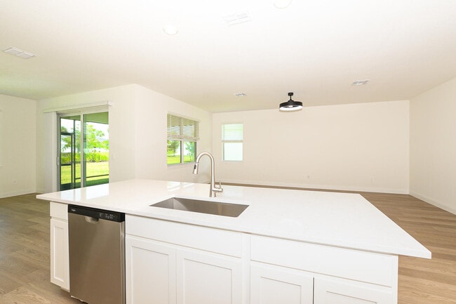 Building Photo - 9062 Dahlia Cir