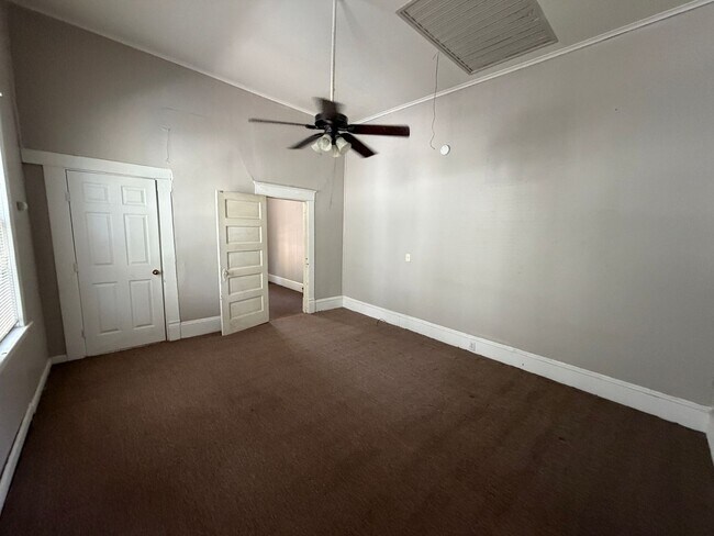 Building Photo - 426 Boulevard St