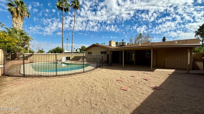 Building Photo - 2502 E Sahuaro Dr