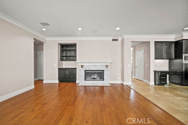 Building Photo - 6 Petria