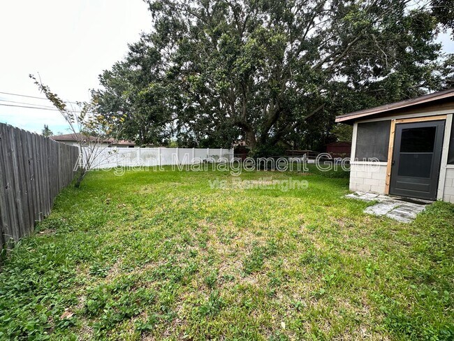Building Photo - 1607 Dakota Ave