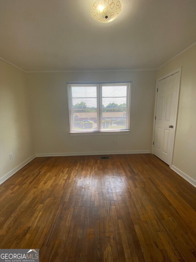 Building Photo - 297 Macon Ave