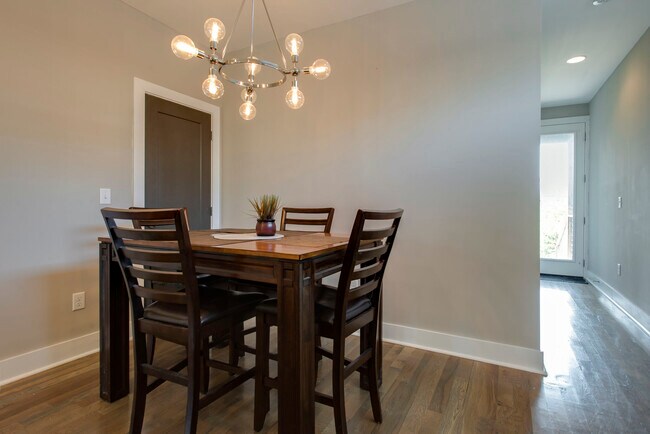 Building Photo - 1515 21st Ave N