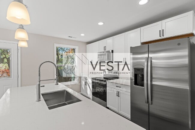 Building Photo - 44 Rosemary Rd