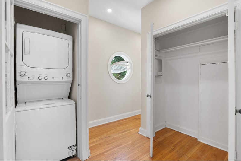 Building Photo - 420 S Beverwil Dr