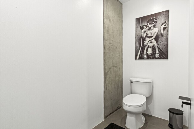 Building Photo - Furnished Juhl Condo w/ Balcony & City Views