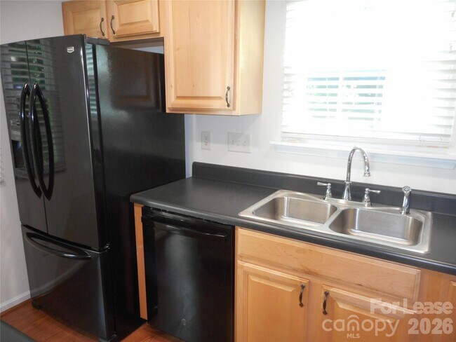 Building Photo - 322 Deep Water Ln