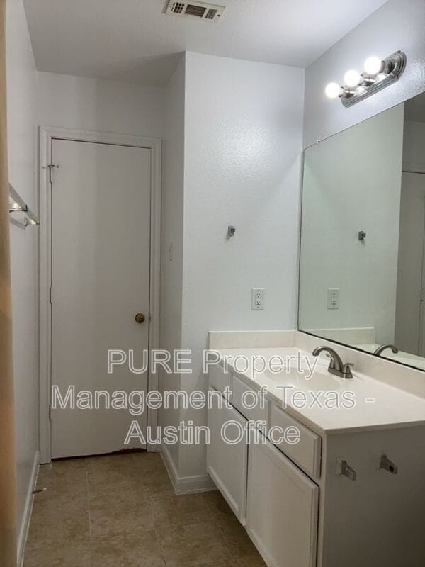 Building Photo - 244 Marvin Cove