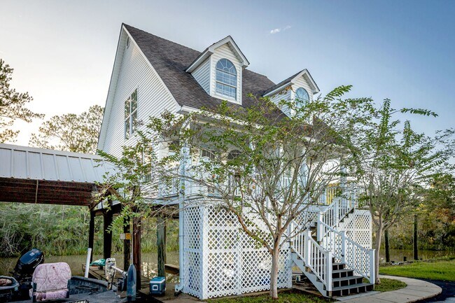 Building Photo - 1102 Stanfield Point Rd