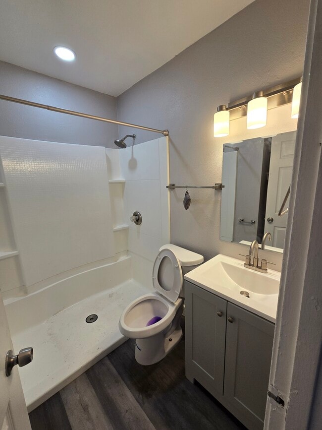 Building Photo - 5202 Birkenhead Rd