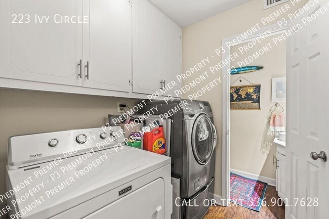 Building Photo - 223 Ivy Cir