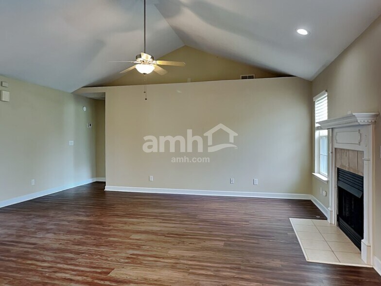 Building Photo - 2 Gratiot Ln