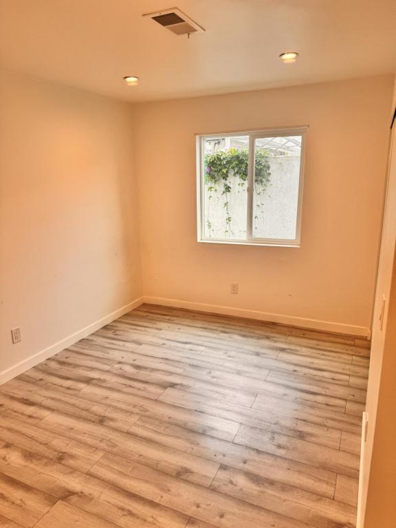 Building Photo - 5105 Bellvale Ave