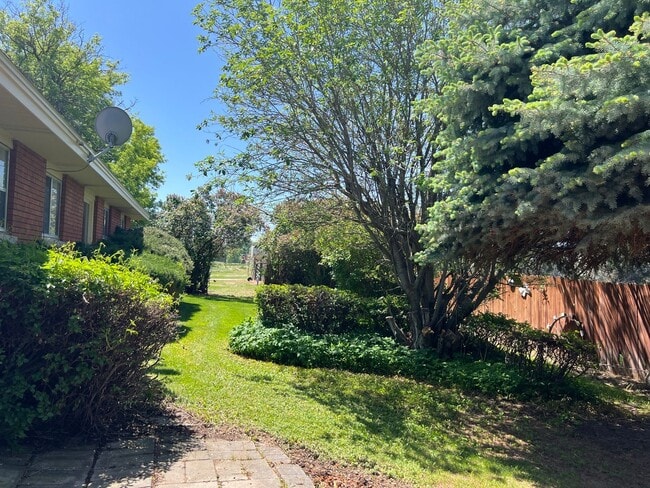 Building Photo - Charming 4-Bed, 1.5-Bath Home on the Outsk...