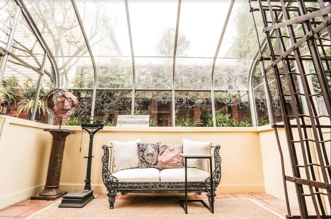 Building Photo - 106 Surrey St