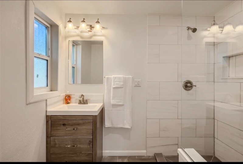 Building Photo - 1296 Vaughn St