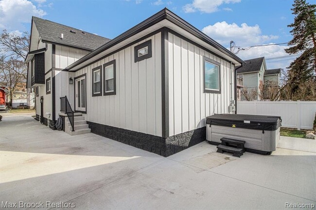 Building Photo - 314 S Laurel St