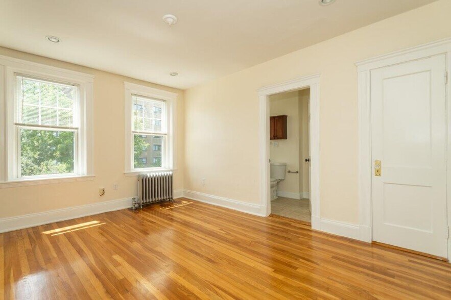 Building Photo - 289 Chestnut Ave