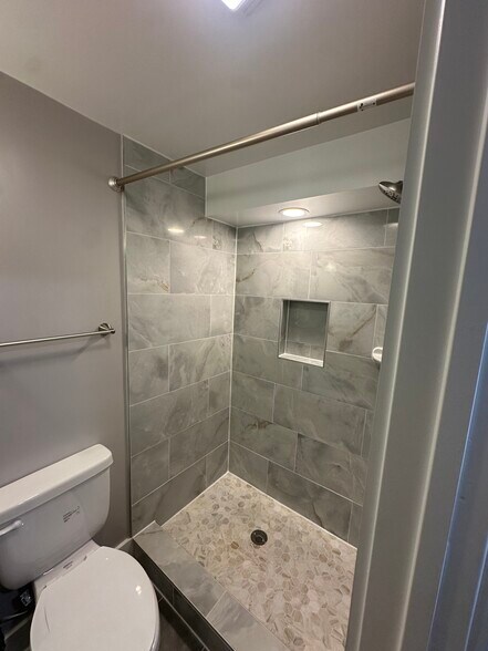 Building Photo - 723 Oneida Pl NW