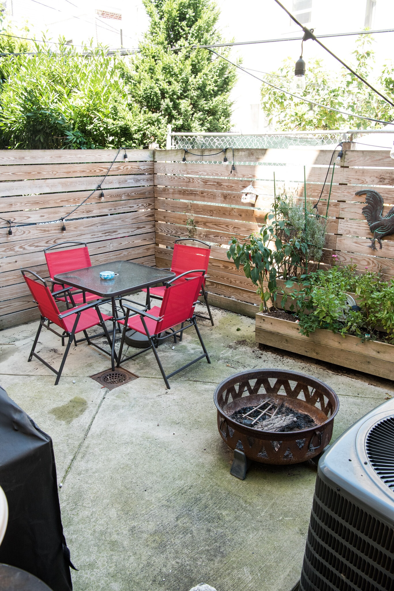 Backyard with patio set and grill - 1623 Swain St