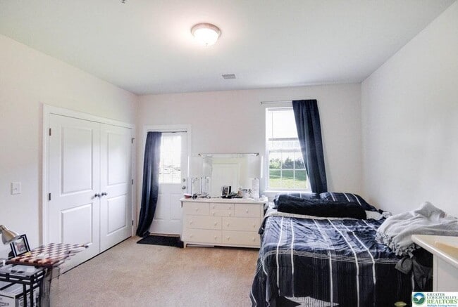 Building Photo - 304 Stonewood Ln