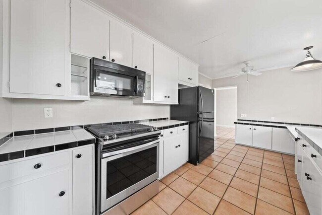 Building Photo - 470 Watts Way