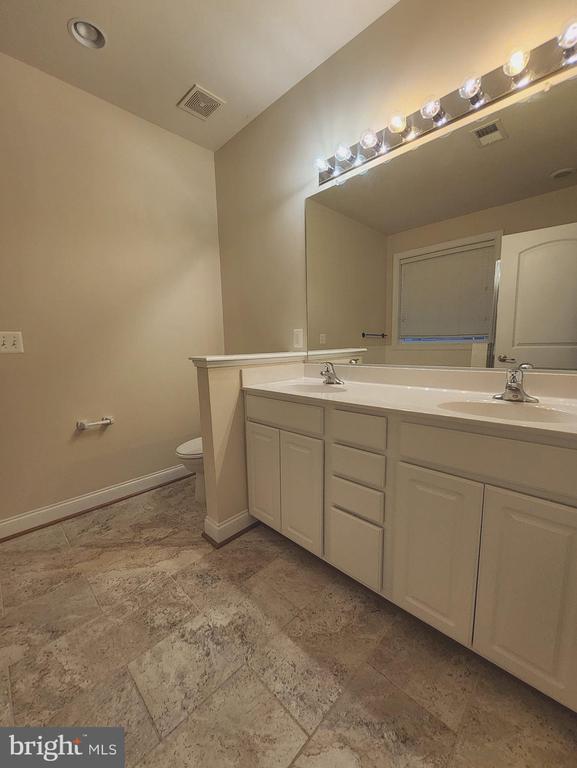 Building Photo - 15886 Mackenzie Manor Dr