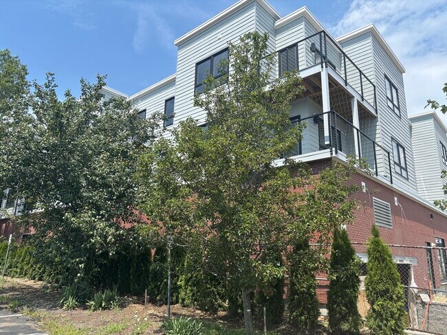 Primary Photo - 1391 Main St