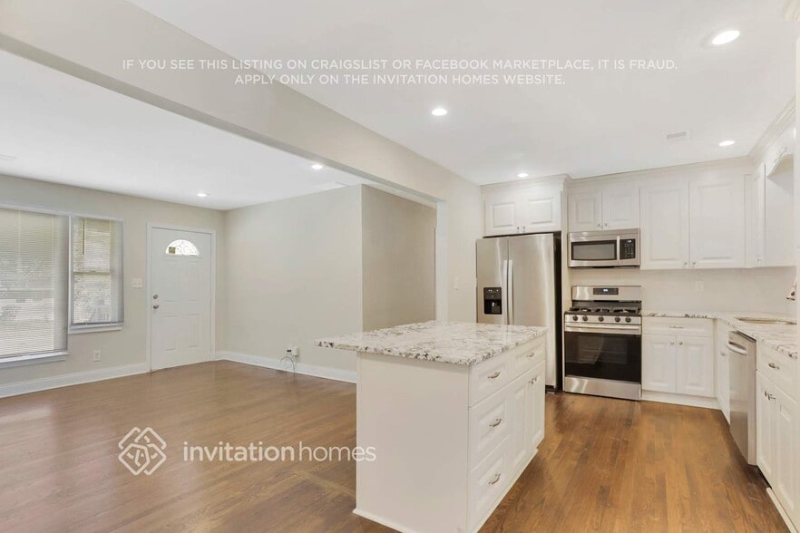 Building Photo - 2805 Mitchell Dr