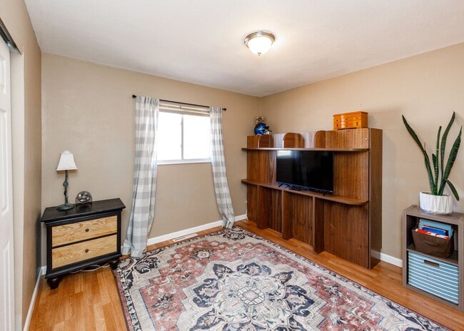 Building Photo - 3 Bedroom/1 bath in Cheyenne Mountain area