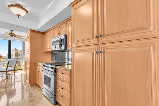 Building Photo - 4000 N Ocean Dr