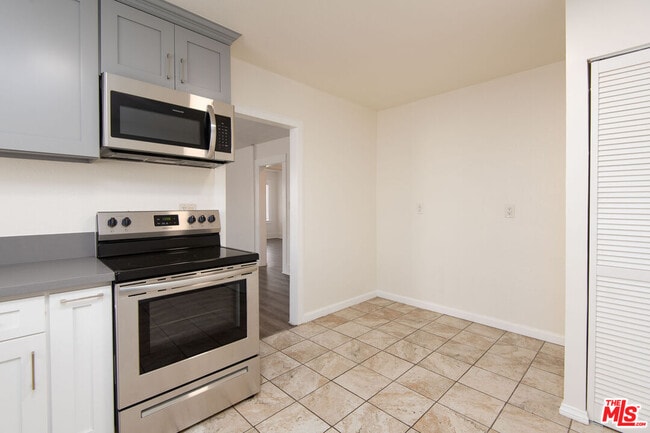 Building Photo - 2132 Cloverdale Ave