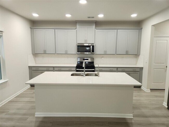 Building Photo - 235 Vly Oak Dr