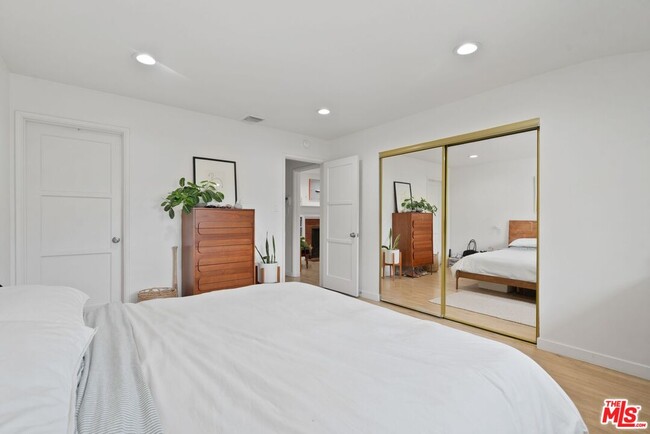 Building Photo - 5211 Allott Ave