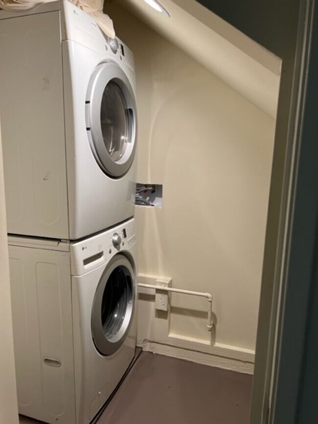 Building Photo - Home-Sweet-Home Vibe in Harper Ave!