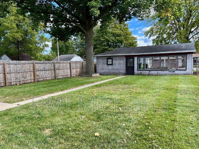 Building Photo - 126 Monmoor Ave