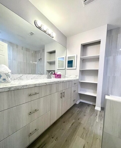 Building Photo - 2049 Gloria Cir