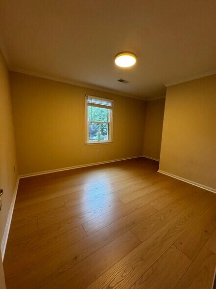 Building Photo - 12129 Holly Knoll Cir