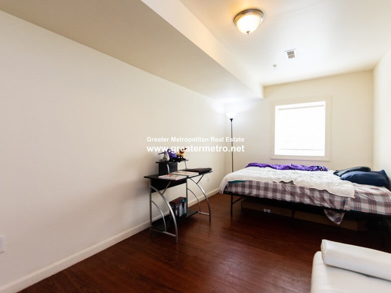 Building Photo - 41 Chelsea St