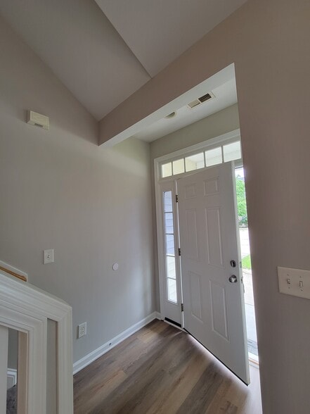 Building Photo - 7954 Willowglen Dr